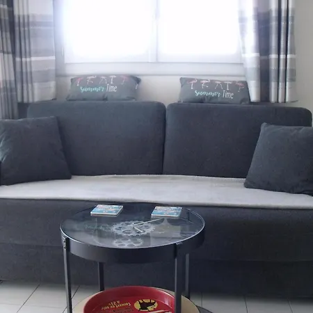 Seaside Oasis: Chic 2-Room Apartment with Pool and Private Parking Le Grau-du-Roi Exterior photo